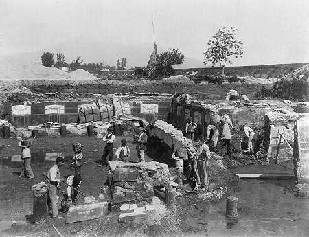 frühe Ausgrabungen in Pompeji